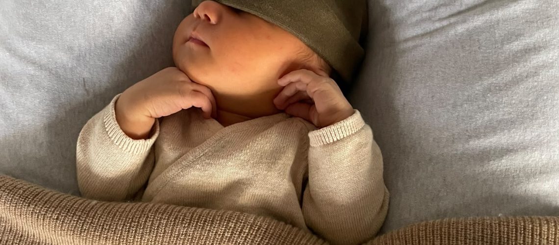 Baby met muts